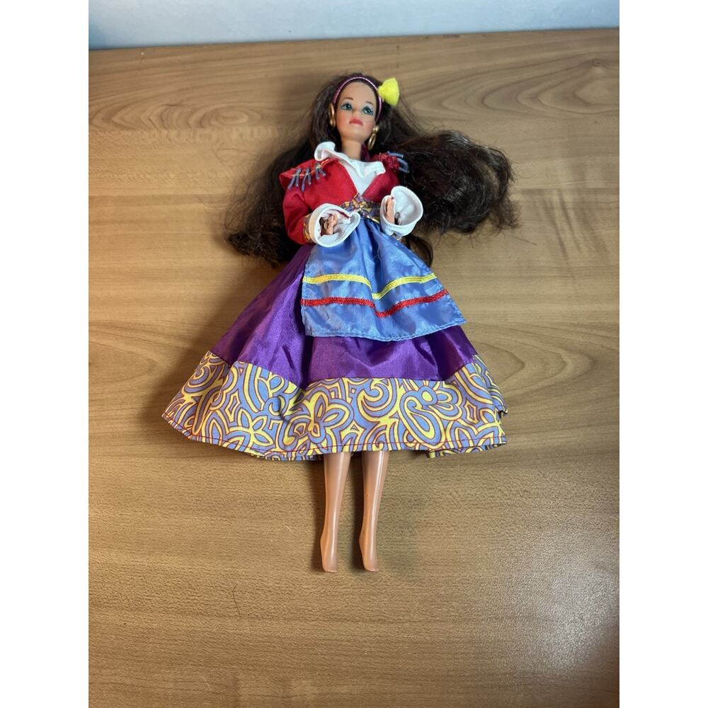 Dolls of the World Italian Barbie - 1993 - w/ original outfit (missing Tights)